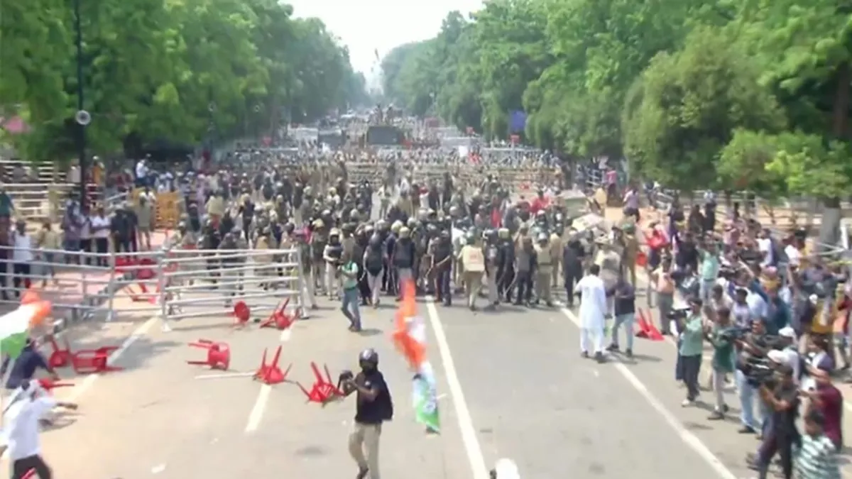 कांग्रेस के प्रदर्शन में पथराव और लाठीचार्ज