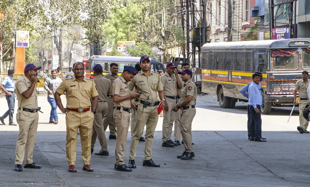 नागपुर में हिंसा के बाद पुलिस की कार्रवाई लगातार जारी है।