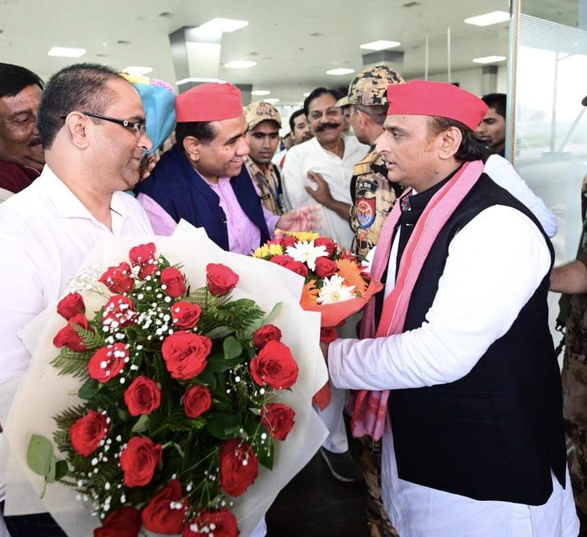 Muhammad Sajid meeting Akhilesh Yadav.