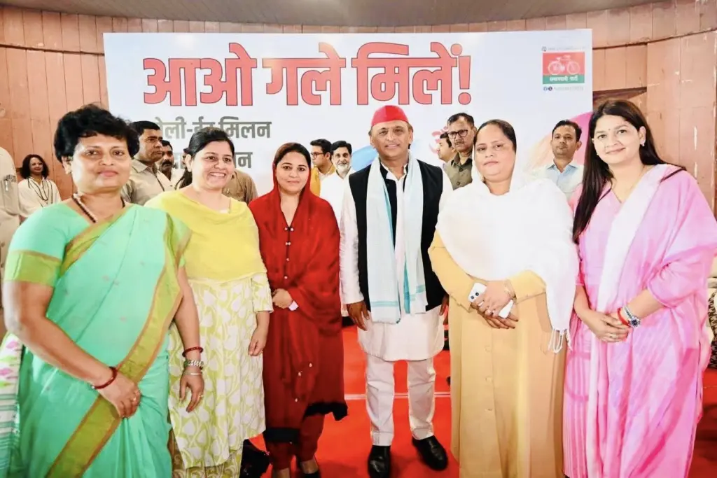 Nahid Lari Khan with Akhilesh Yadav.