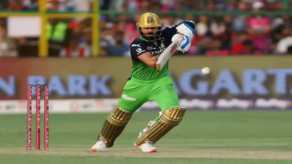 विराट कोहली ने छक्का लगाकर फिफ्टी पूरी की