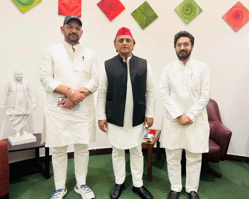 अब्बास हैदर अखिलेश यादव जी के साथ