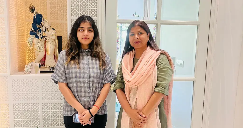 निधी यादव अदिति यादव के साथ