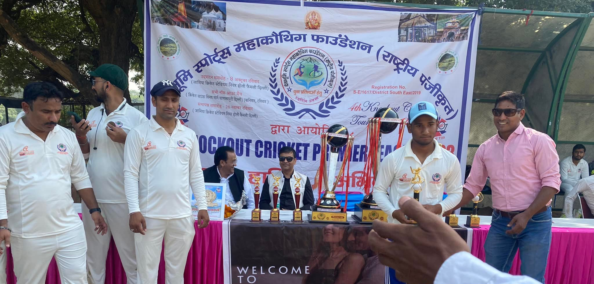 प्रदीप भाटी जी विजेताओं को पुरुस्कार दिए और उनका उत्साहवर्धन किया