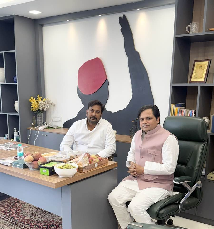 फखरुल हसन दिग्विजय सिंह देव जी के साथ