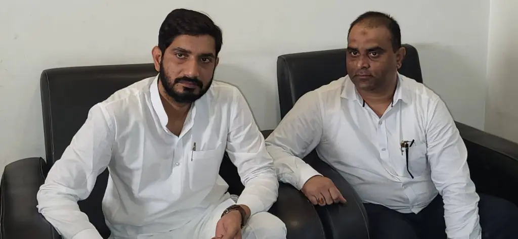 मोहम्मद साजिद आदित्य यादव जी से मुलाकात करते हुए