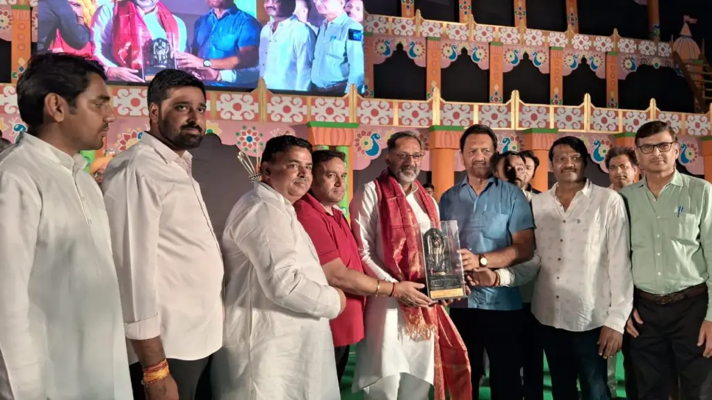 राजकुमार भाटी ग्रेटर नोएडा साइट 4 में आयोजित रामलीला कार्यक्रम में सम्मिलित हुए