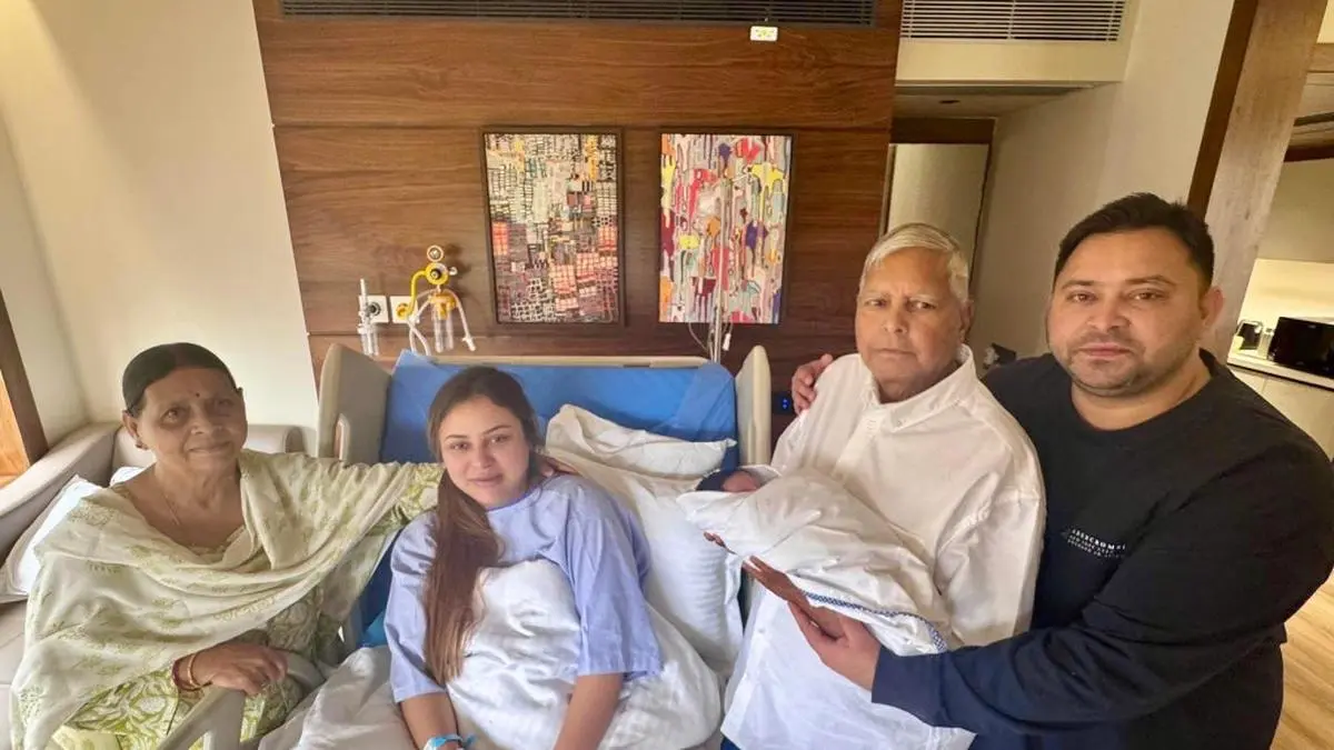 तेजस्वी यादव के बेटे का नाम इराज रखा गया