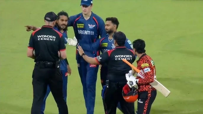 दिग्वेश राठी और अभिषेक शर्मा में भिड़ंत