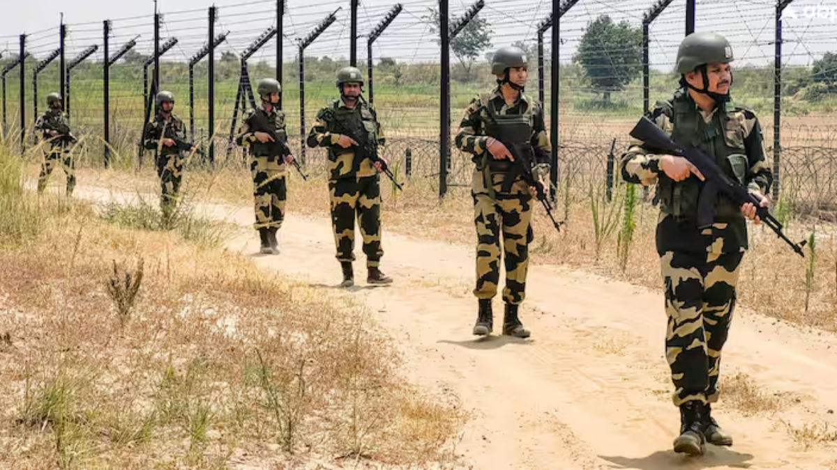 पाकिस्तान ने LoC पर 12वीं रात भी की फायरिंग