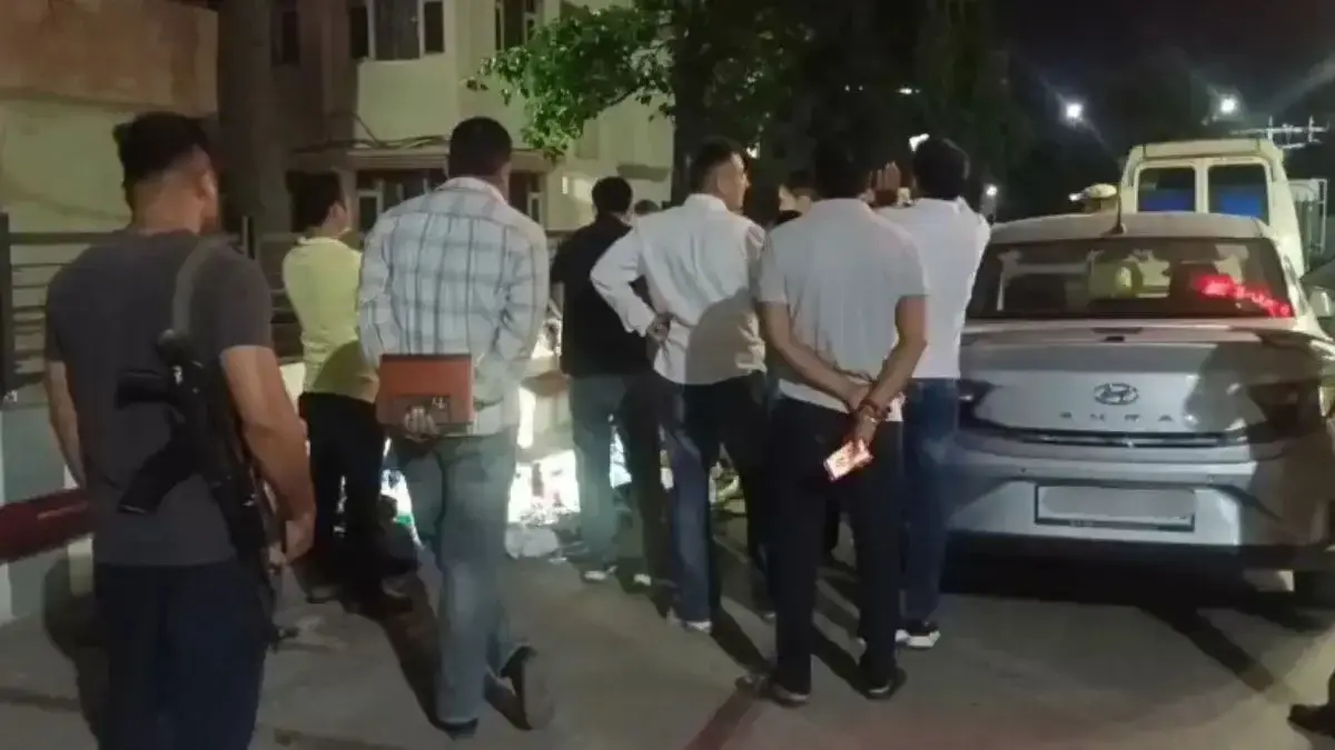 सात लाशें, एक गाड़ी: हादसा या मजबूरी?