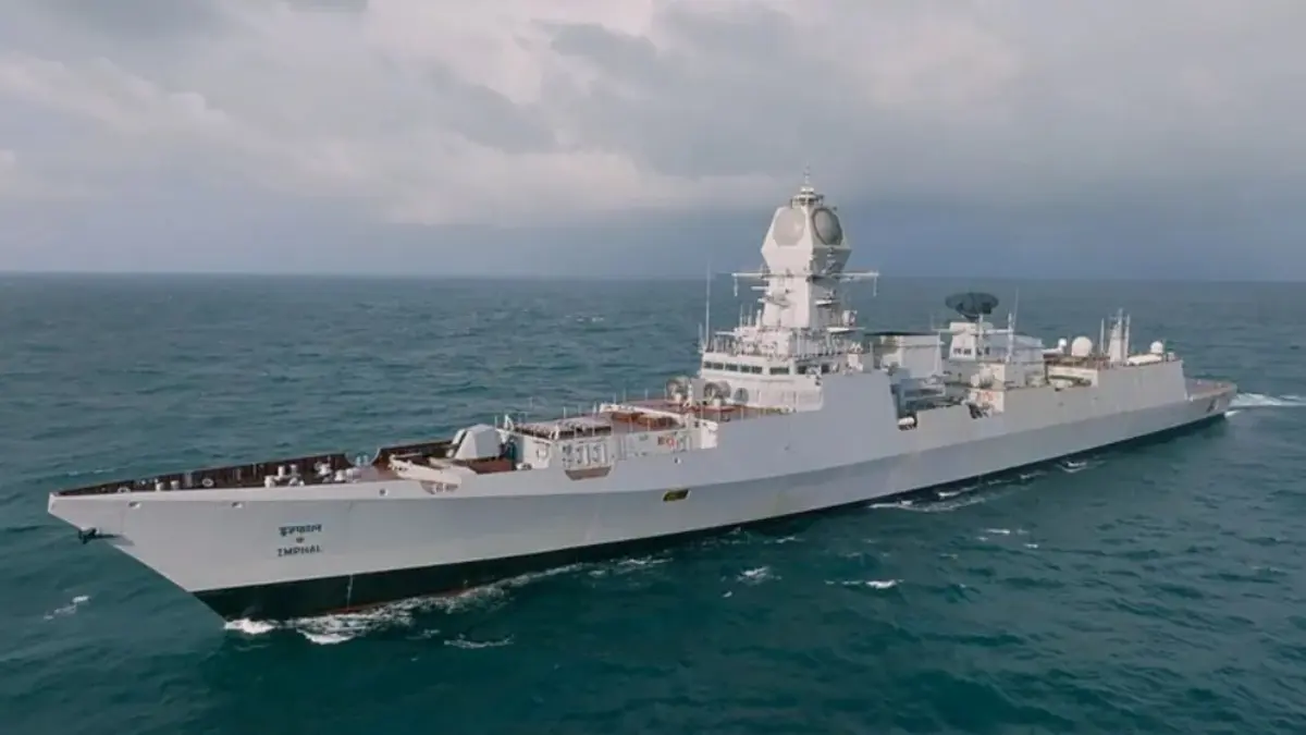 INS सूरत ने समुद्र में 18 लोगों की जान बचाई