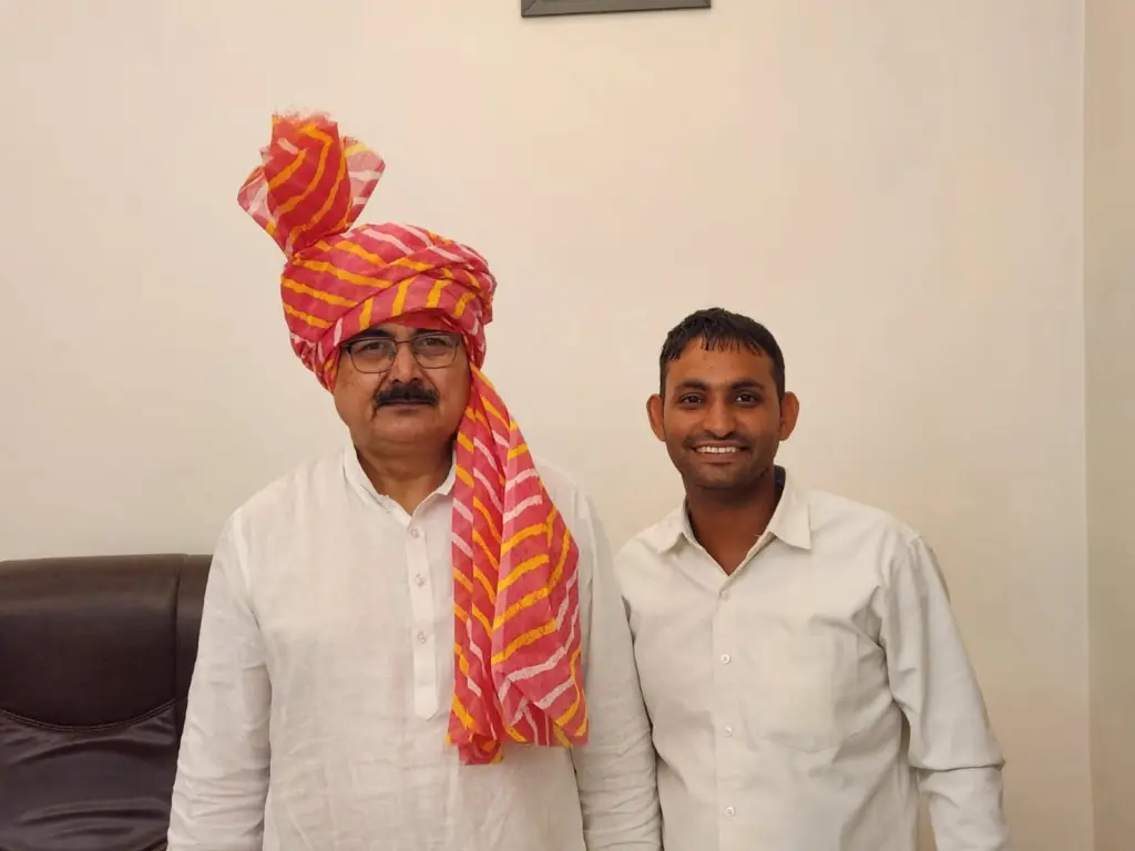 Lakhan Gurjar meeting former minister and national spokesperson I.P. Singh.