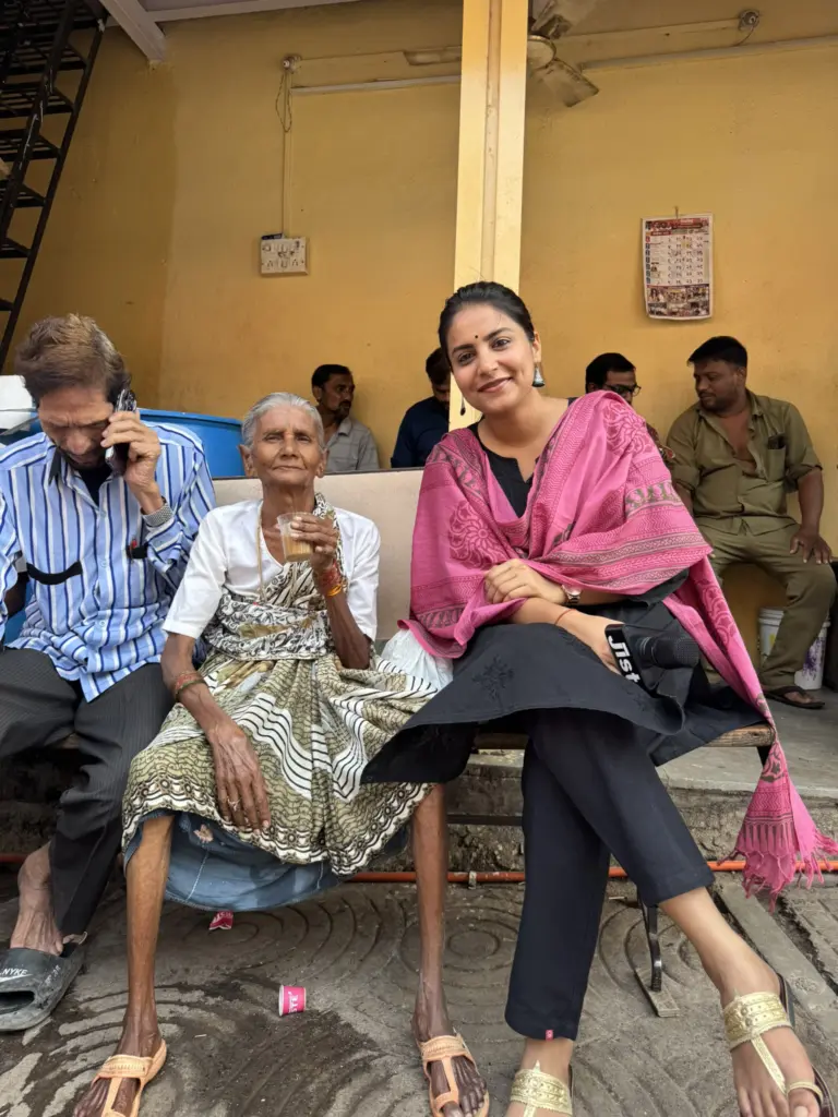 Medha Yadav held a lively discussion with community elders and local residents.