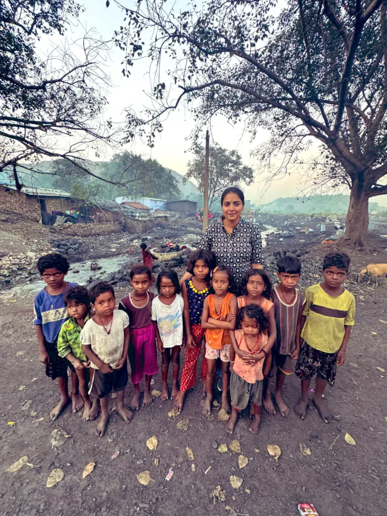 Medha Yadav spent time interacting with children from the slum community.