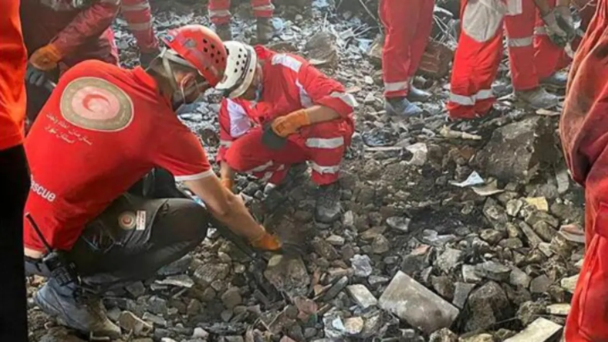 ईरान इजरायल तनाव के बीच 110 भारतीय सुरक्षित लौटे 90 कश्मीरी छात्र भी शामिल