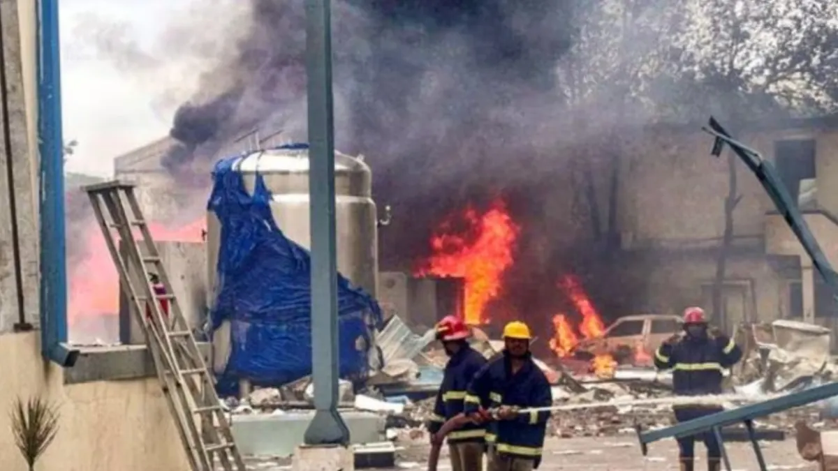 पटंचेरु फैक्ट्री धमाका 12 की मौत कई मजदूर अब भी फंसे