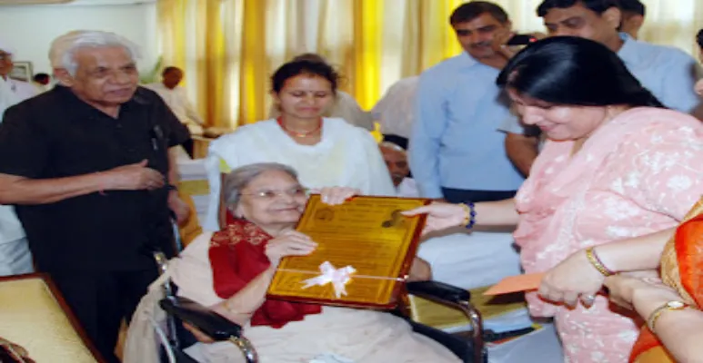 Geeta Bhukkal giving awards.