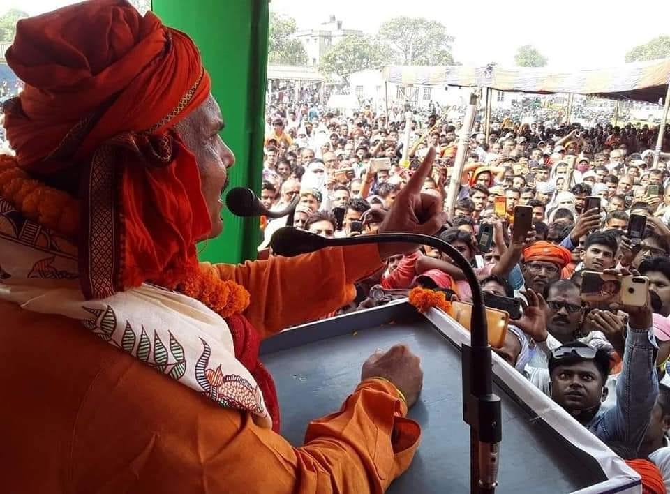 Haribhushan Thakur addressing the public.