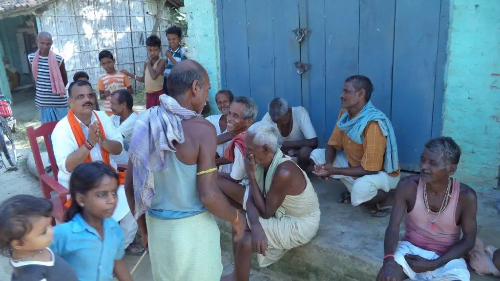 Haribhushan Thakur talking with Peoples.