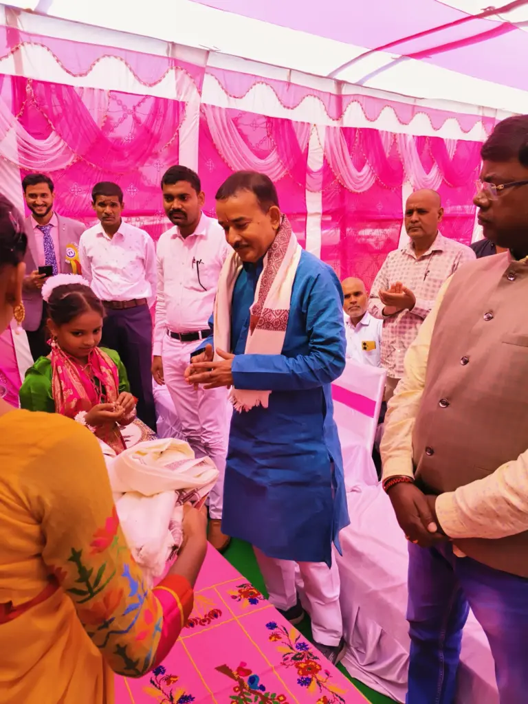 Jitendra Kumar being welcomed by students at the annual function.