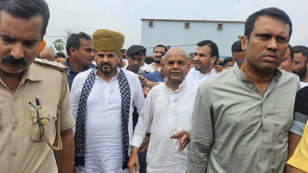 Kedar Nath Singh is with Brij Bhushan Sharan Singh