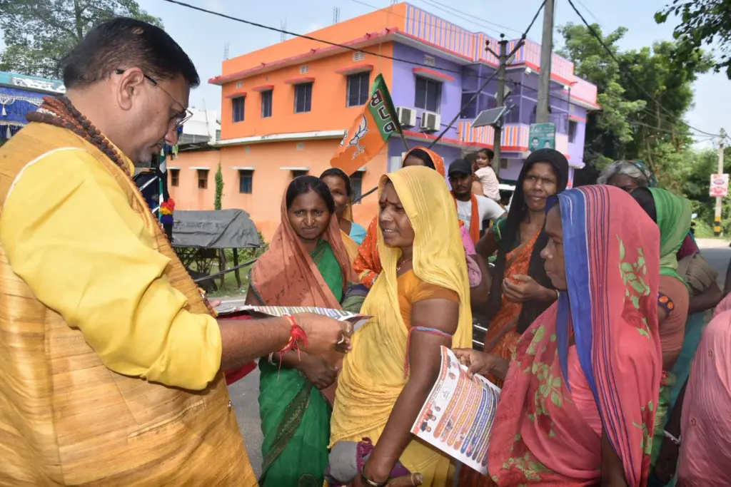 Kumar Shailendra talking with Peoples.