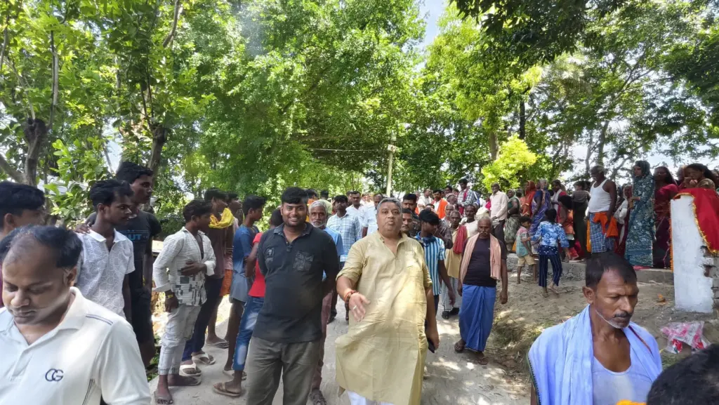 Kundan Kumar visited his constituency to understand the local issues.