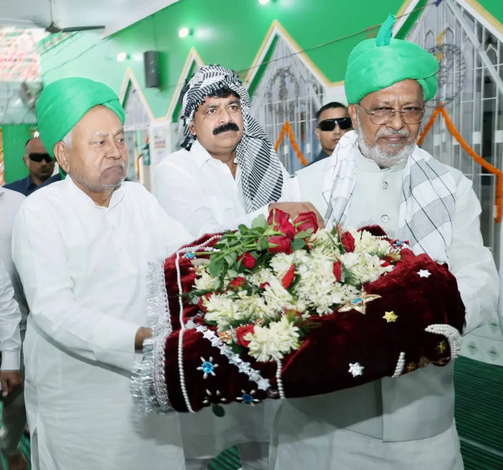 Mohammad Zama Khan with Chief Minister Nitish Kumar.