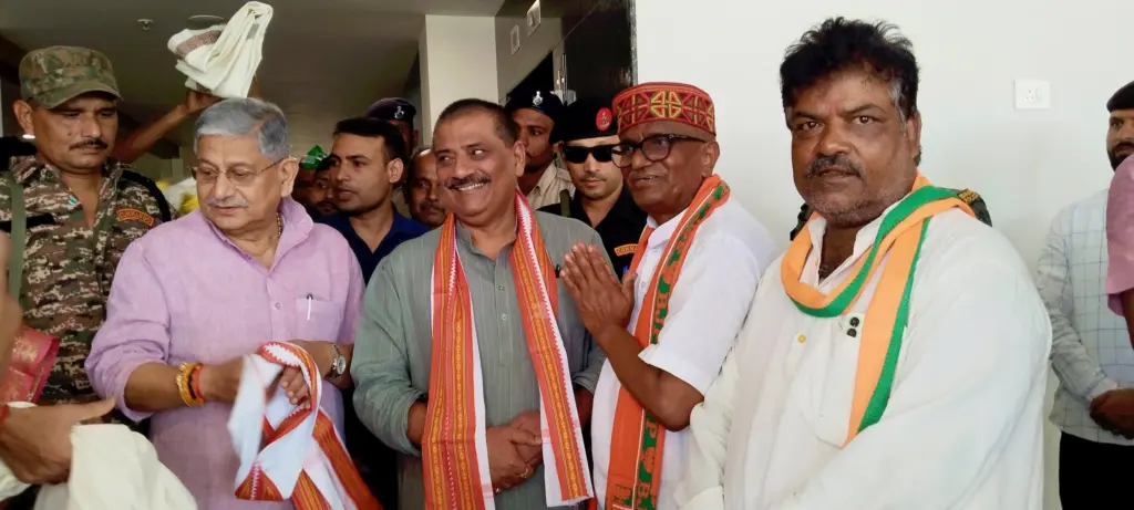 Ram Singh honored Lalan Singh and Sanjay Kumar Jha