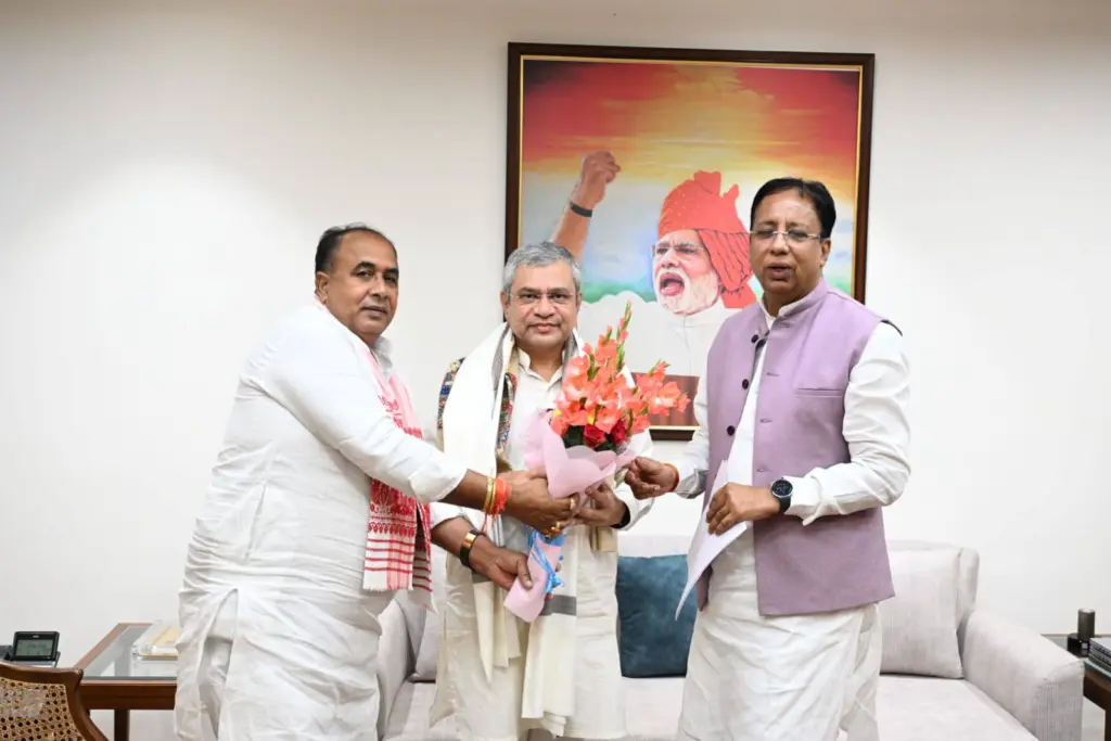 Umakant Singh is with Ashwini Vaishnaw