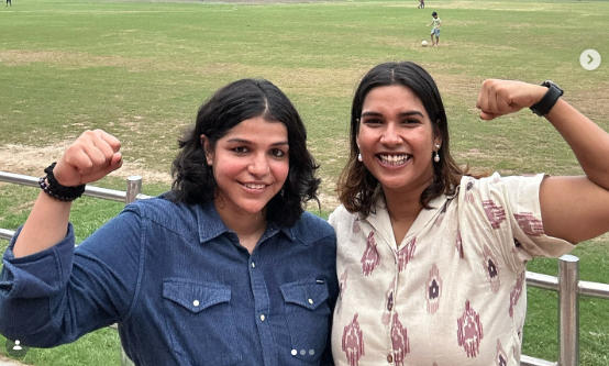 शमिता यादव साक्षी मलिक के साथ हैं।