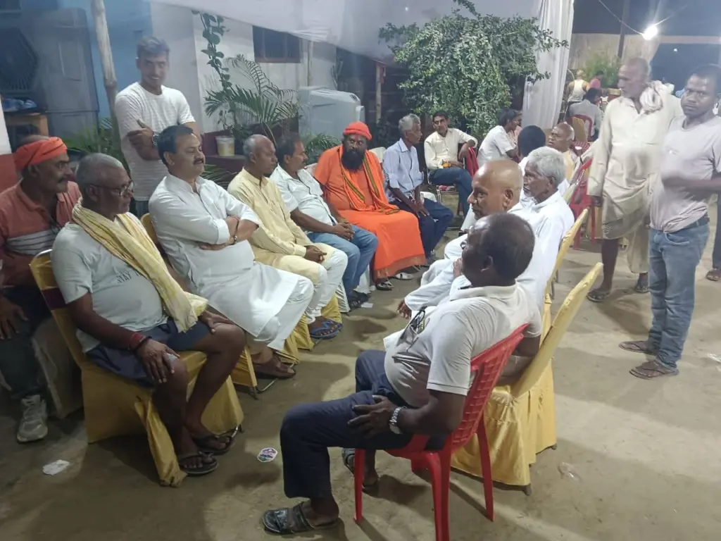 Dr. Arun Kumar Singh interacts with the people.