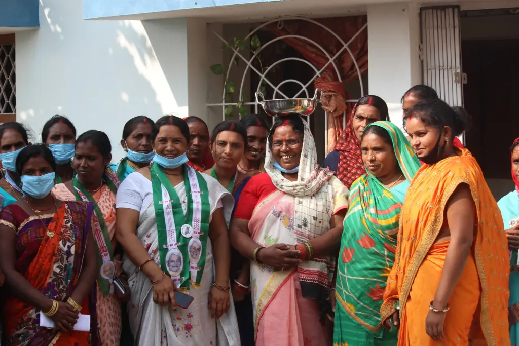 Jyoti Devi interacting warmly with local people