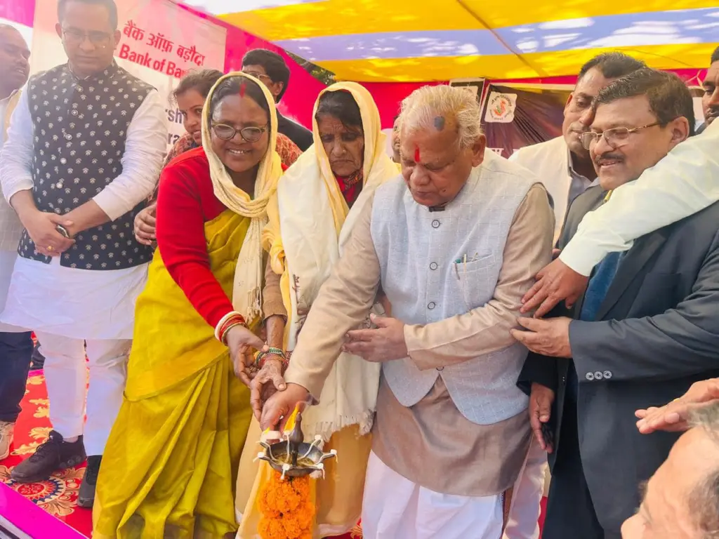 Jyoti Devi with Jitan Ram Manjhi at a event
