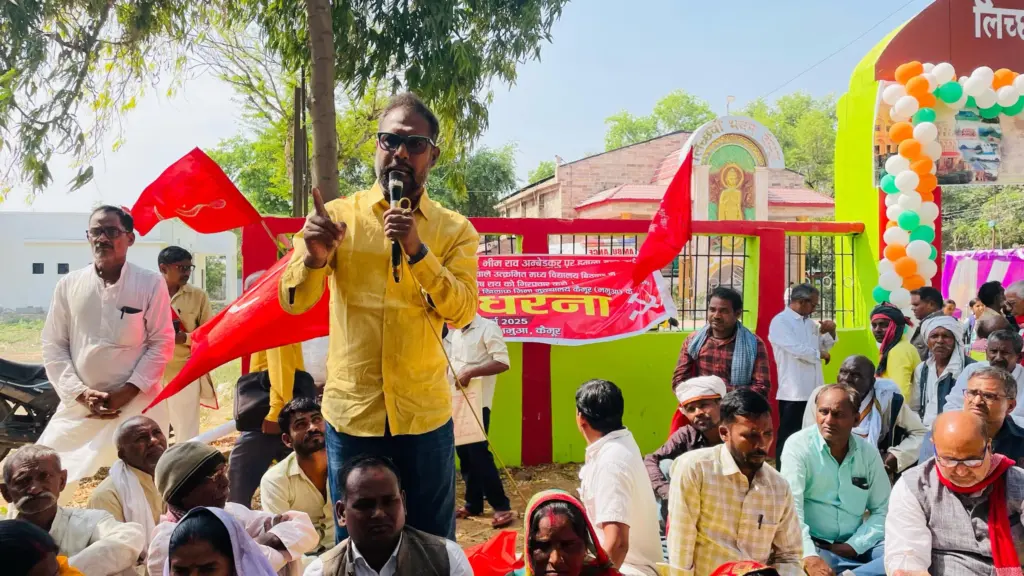 Manoj Manzil addressing a protest gathering in support of people’s rights.