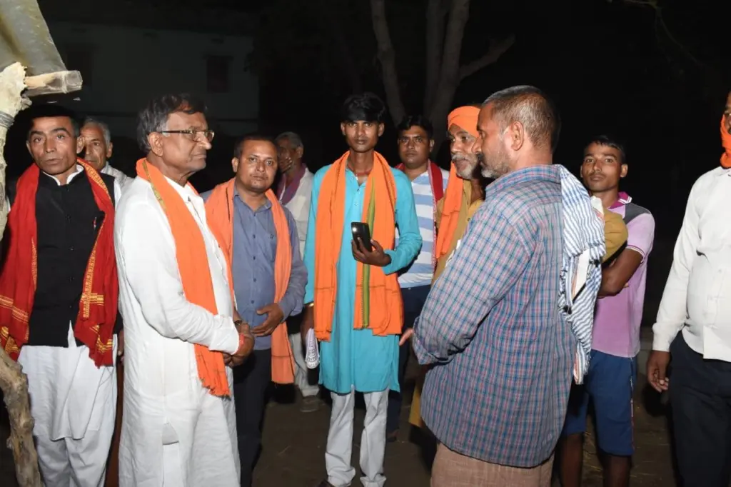 Rampravesh Rai interacted with people.