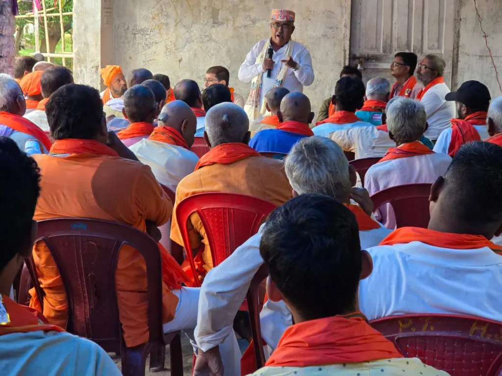 Vinod Narayan Jha spoke with people to understand their issues.