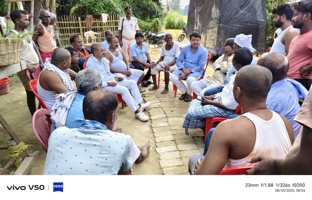 Anil Kumar in conversation with people