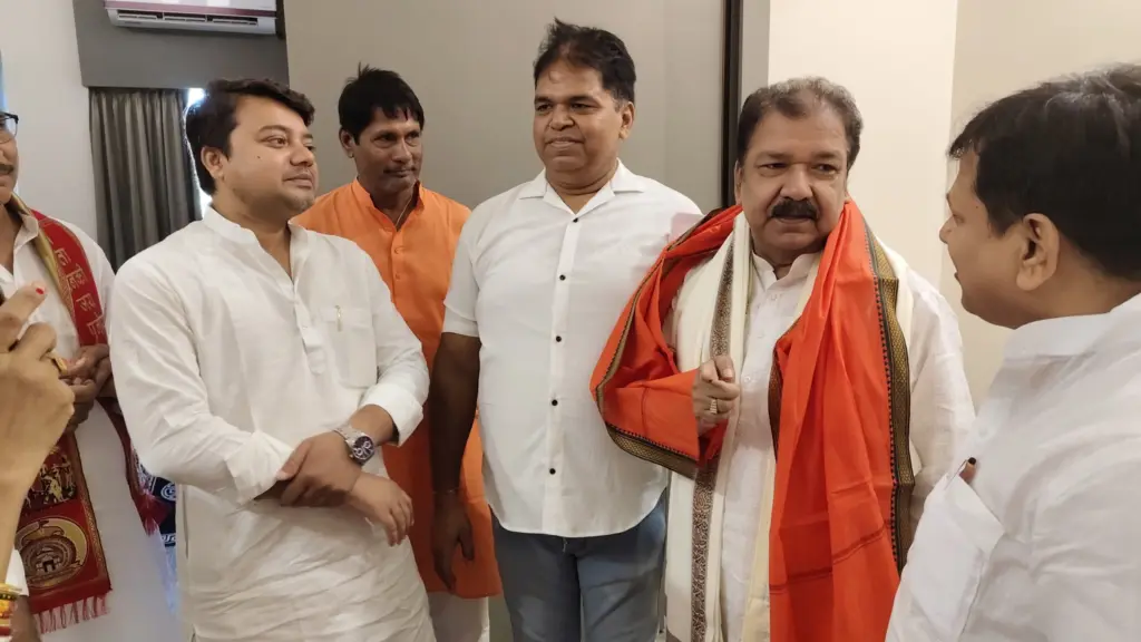 Anil Kumar is with Shri Dilip Jaiswal Ji.