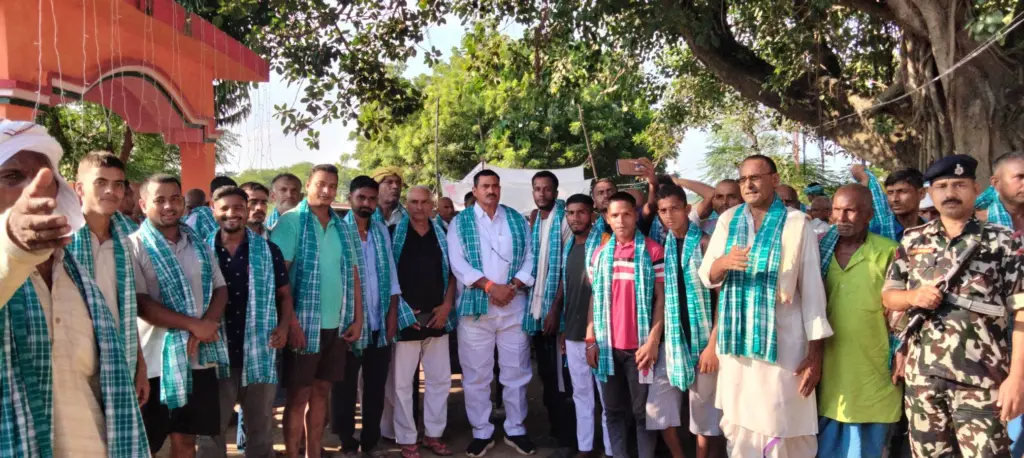 Shambhu Nath Singh Yadav Talking with people