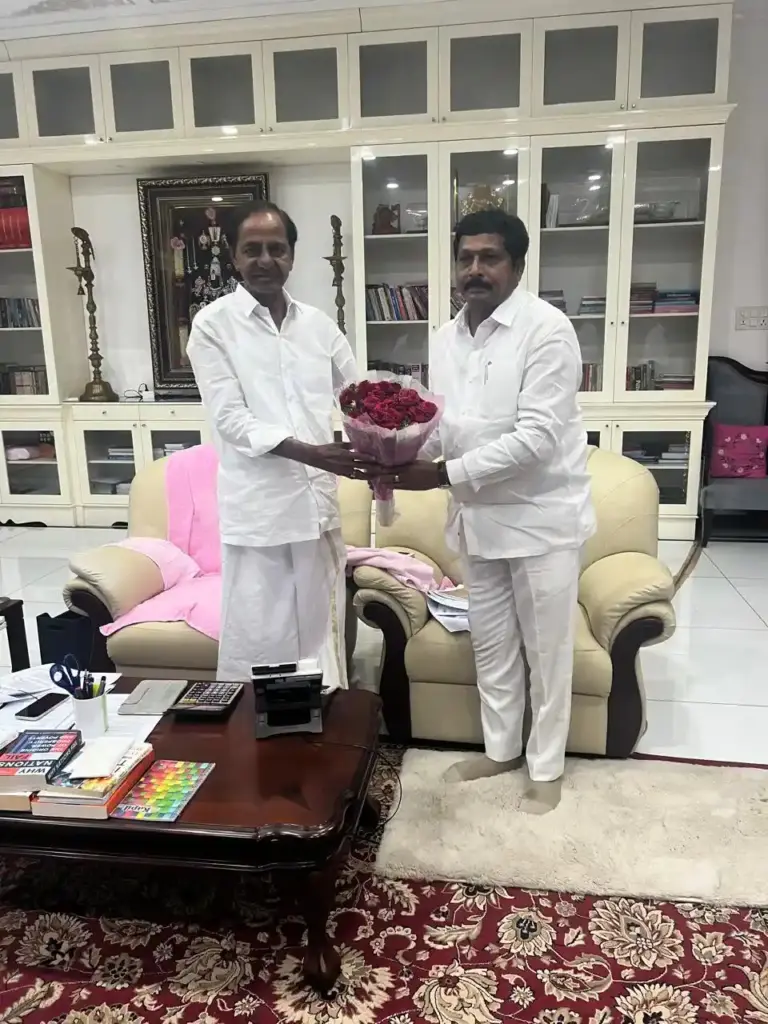 Badugula Lingaiah Yadav meets K. Chandrashekar Rao