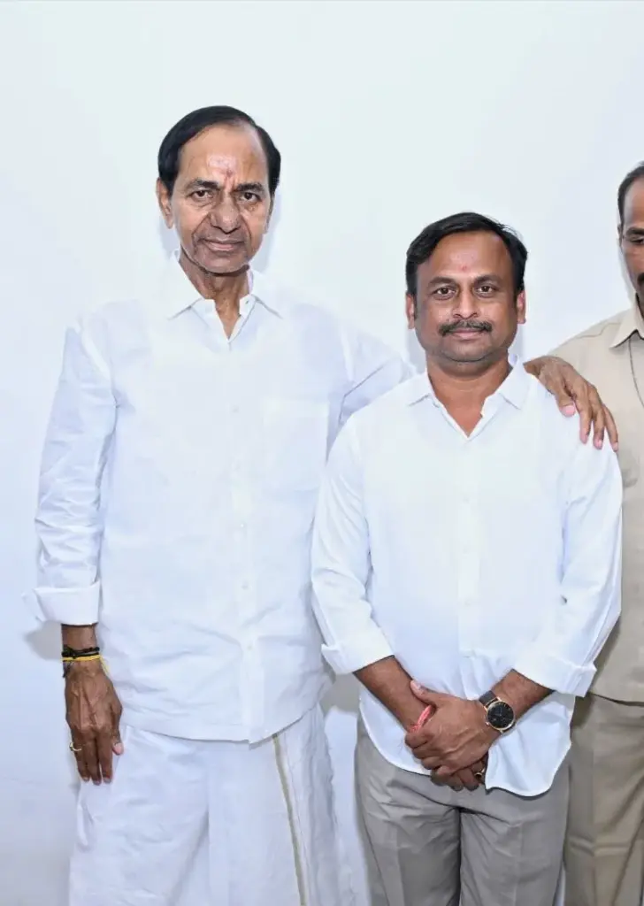 Gellu Srinivas Yadav with K. Chandrashekar Rao