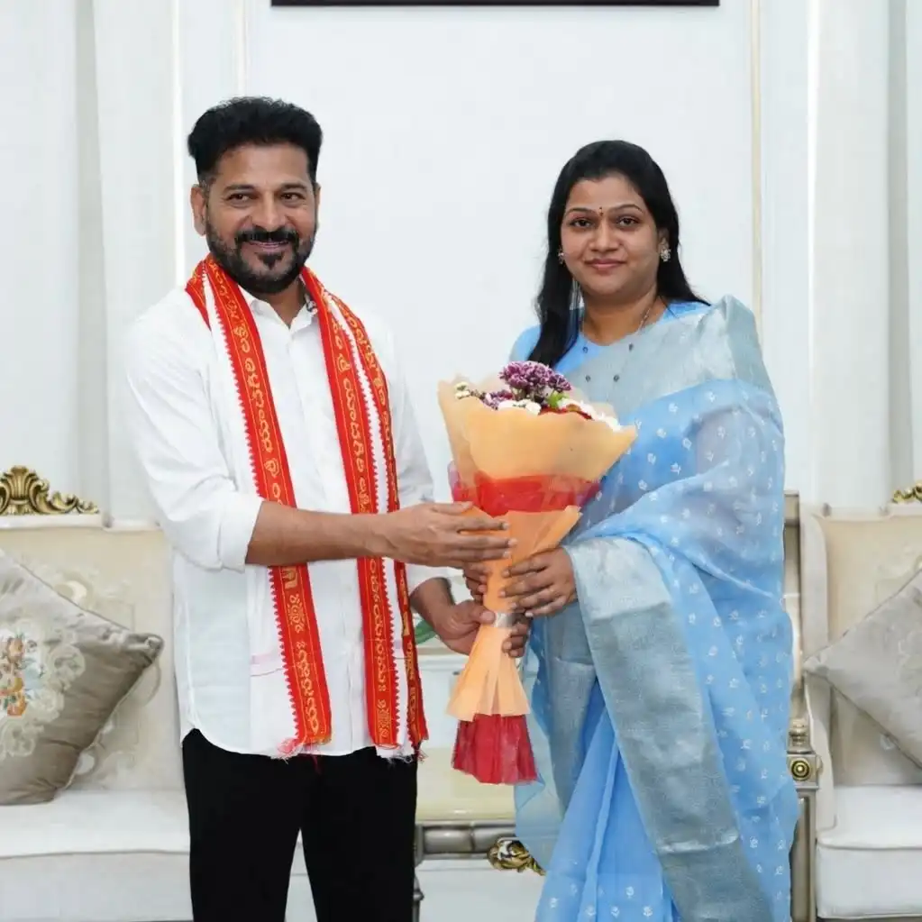 Kanjerla Vijaya lakshmi yadav with CM Shri Revanth Reddy Garu
