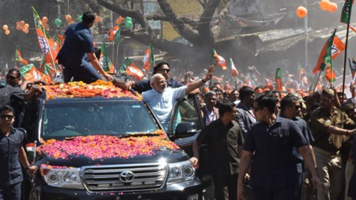 Modi holds roadshow in Varanasi